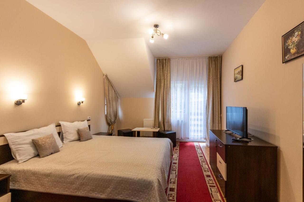 Pension Master Sinaia Exterior photo